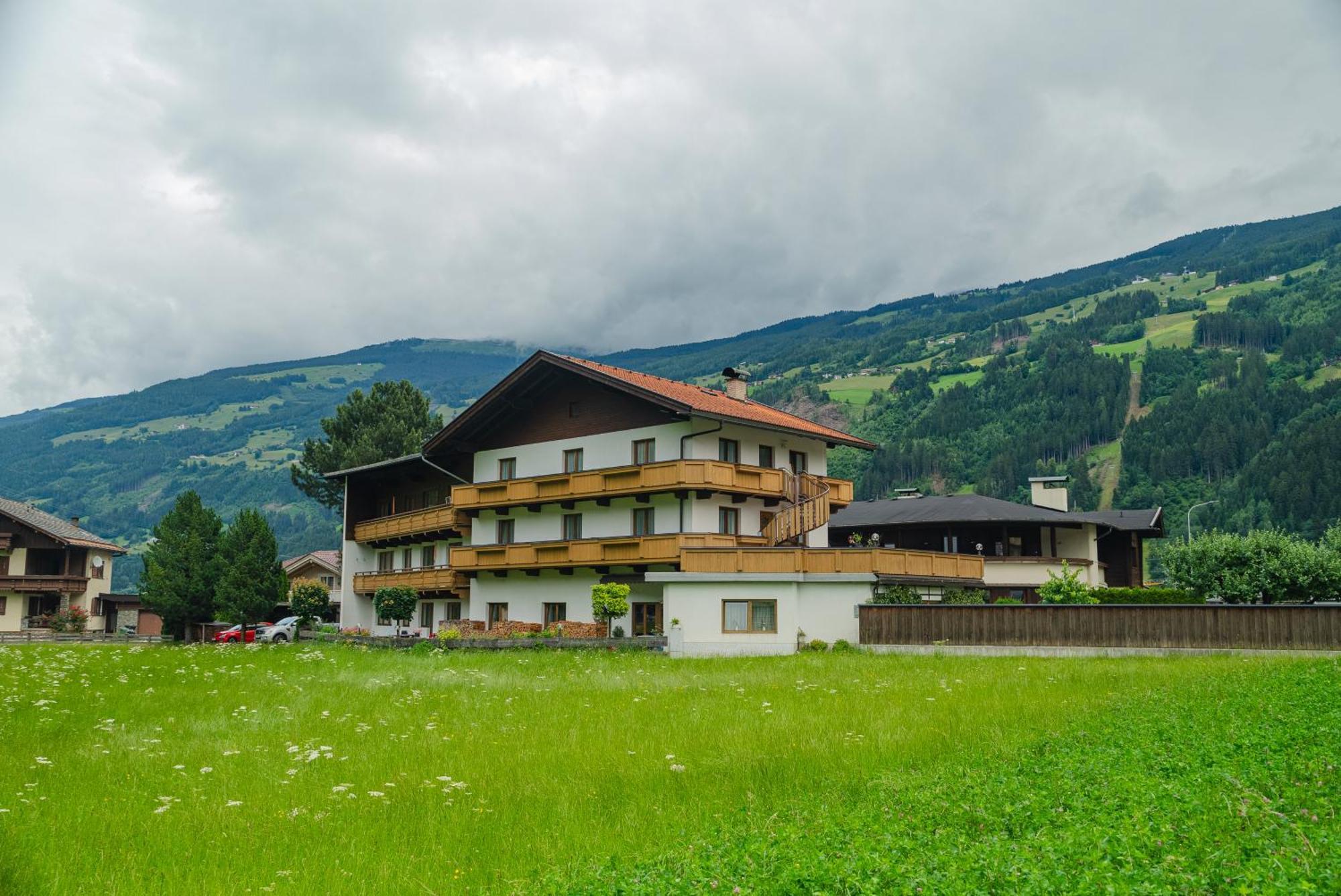 Zell Views Apartments Zell am Ziller Exterior photo