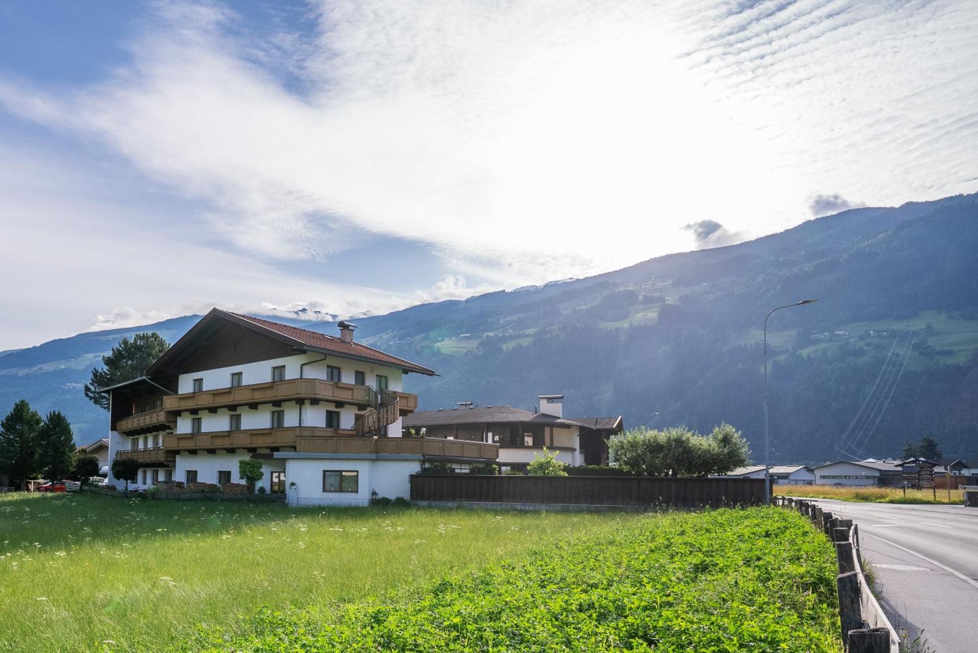 Zell Views Apartments Zell am Ziller Exterior photo